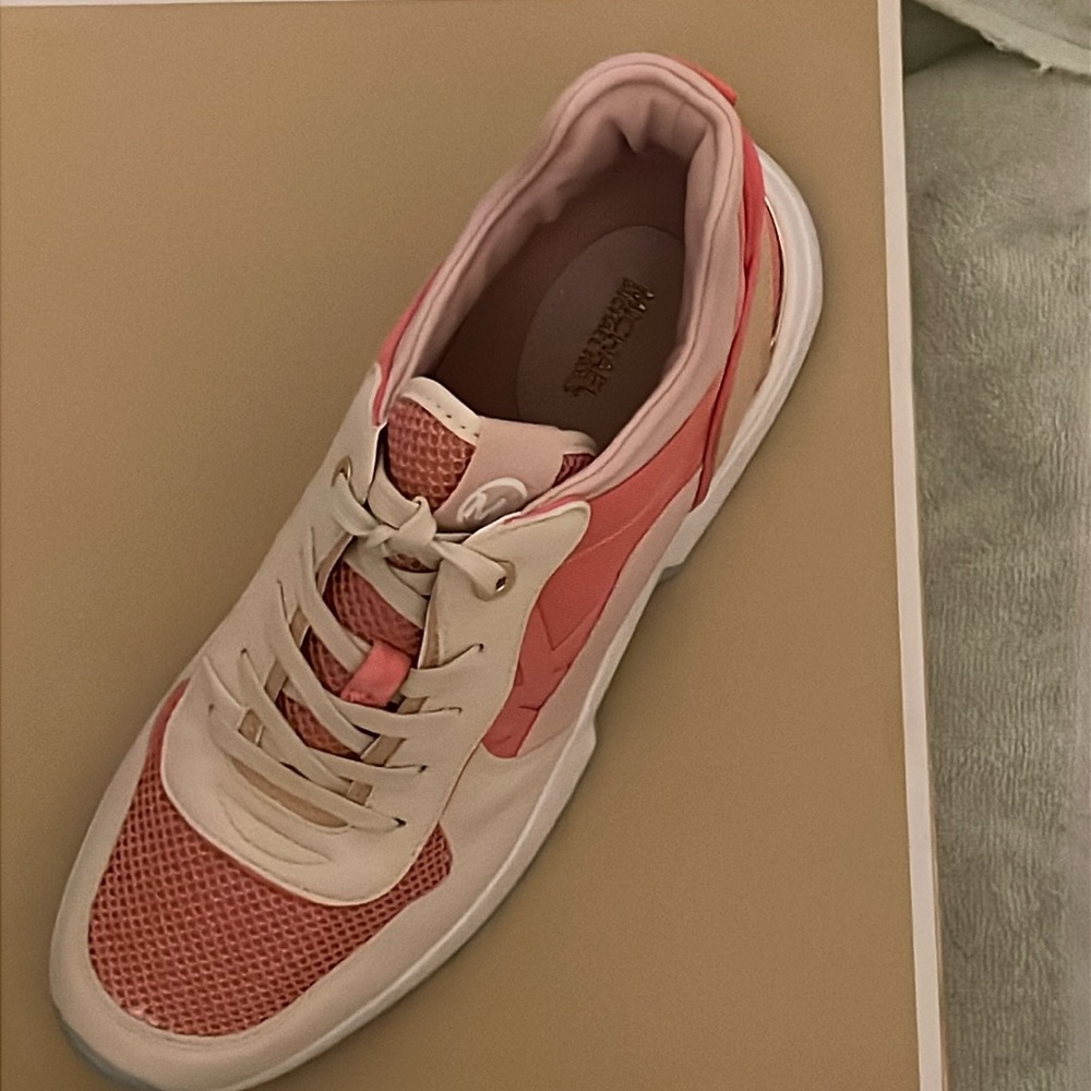 Powder pink & cream platform athletic trainer
sneaker w/ faux Gold MK plate - Picture 7 of 14